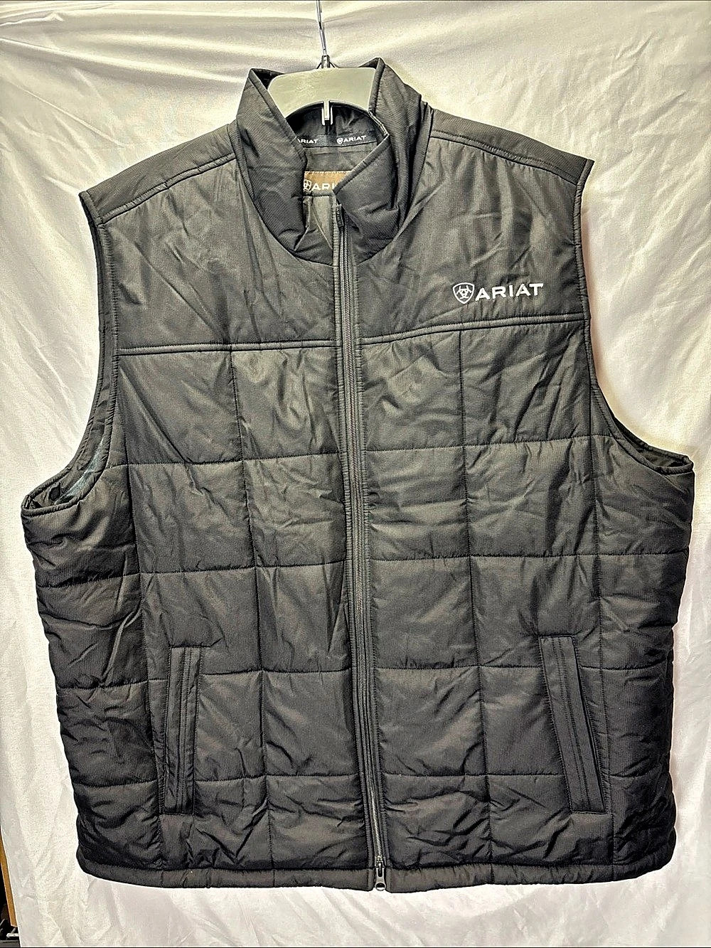 BRAND NEW NEVER WORN 
Ariat Crius Insulated Vest Gray XXL